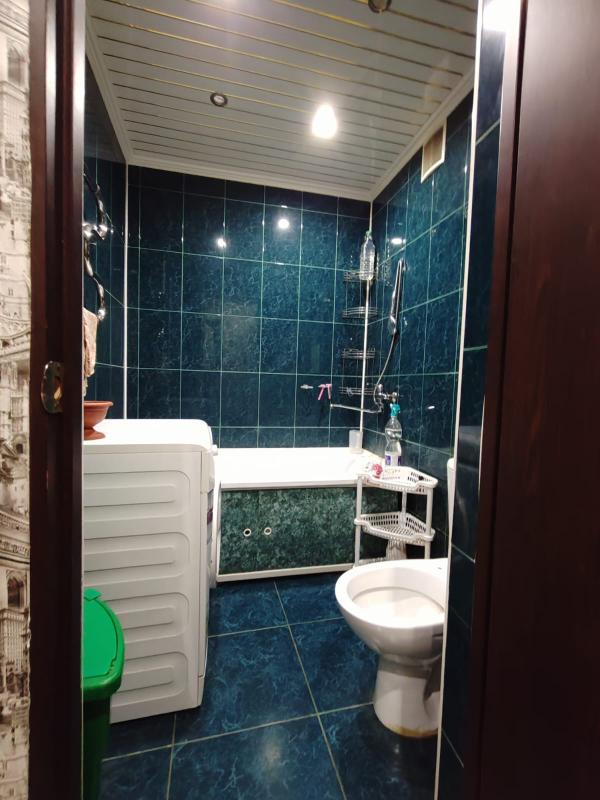 Продам двухкомнатную квартиру на остановке строительный техникум. - Новотроицк