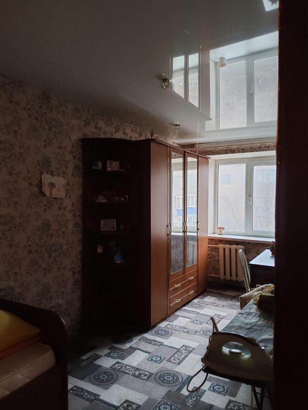 Продам двухкомнатную квартиру на остановке строительный техникум. - Новотроицк