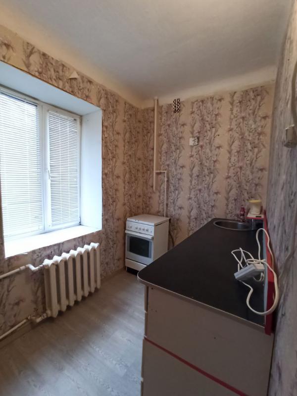 Продается 2-комнатная квартира по цене однокомнатной ,по адресу: г. - Новотроицк