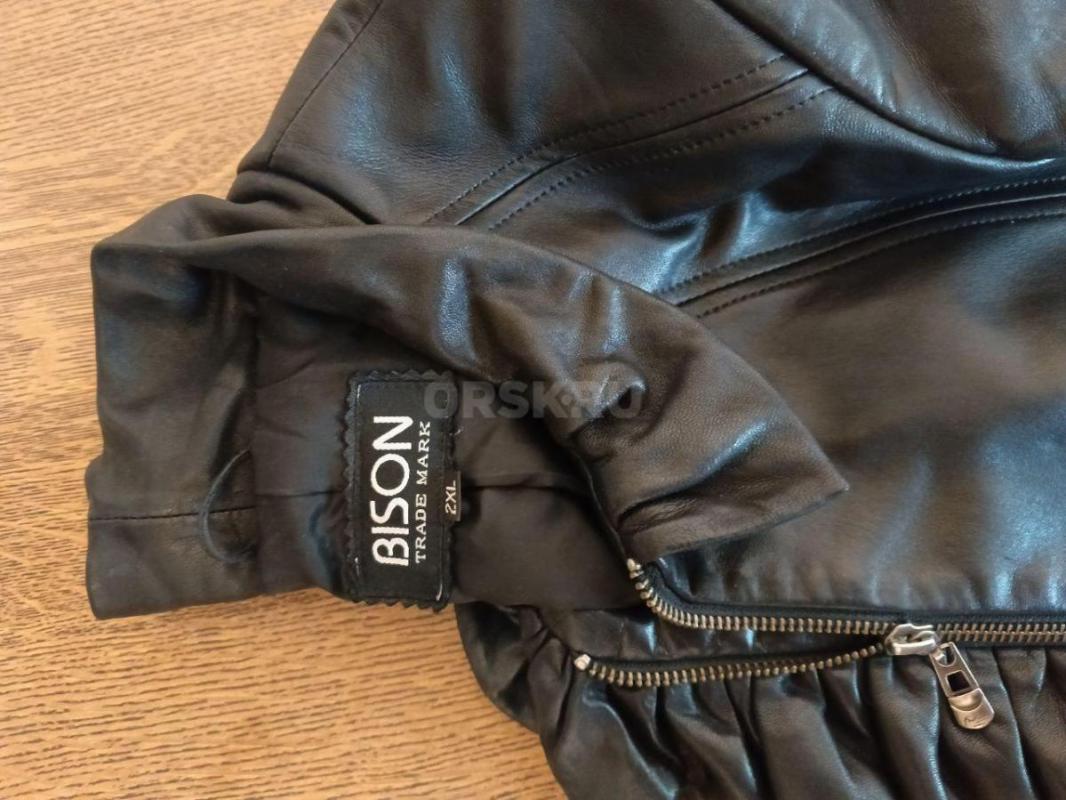 Продам(см.фото) молодежные женские курточки из натуральной кожи: 1-3 фото размер  2XL,4 фото-размер - Орск