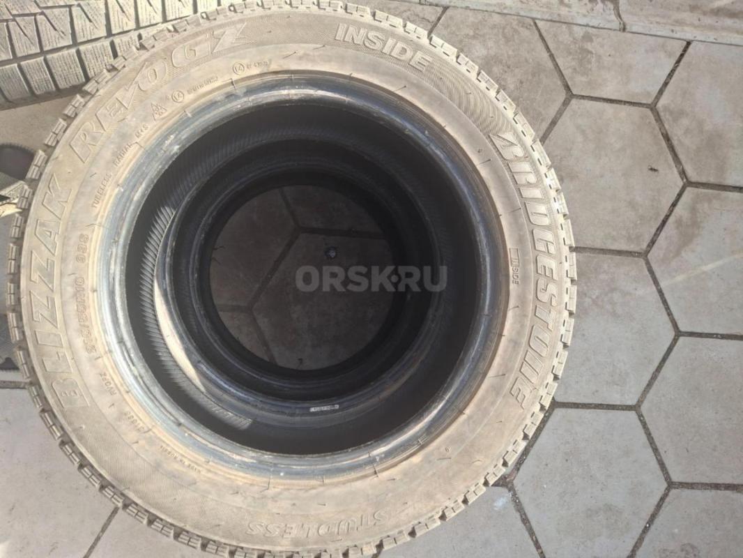 215/55/R16 
BRIDGESTONE BLIZZAK REVO GZ
в отличном состоянии,без грыж и порезов ,держак отличный - Орск