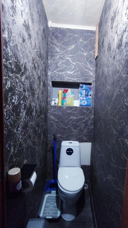 Продаётся 2-х комнатная квартира, на 1 этаже 5-ти этажного дома, по адресу - г Новотроицк ул Есенков - Новотроицк