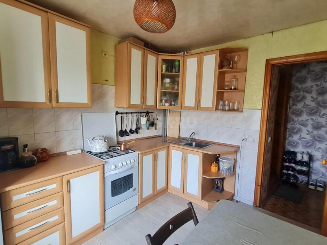 Продам просторную 3-х кoмнатную квартиру по адресу ул. - Орск