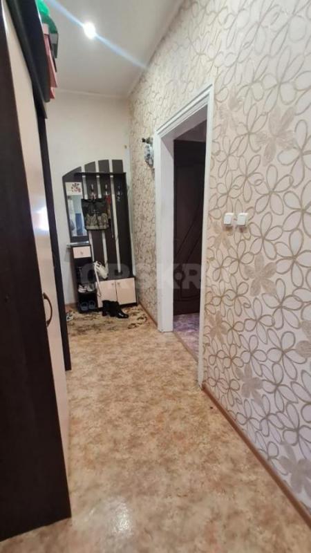 Продам просторную 3-х комнатную квартиру, расположенную на 2-м этаже 2-х этажного дома по адресу: ул - Орск