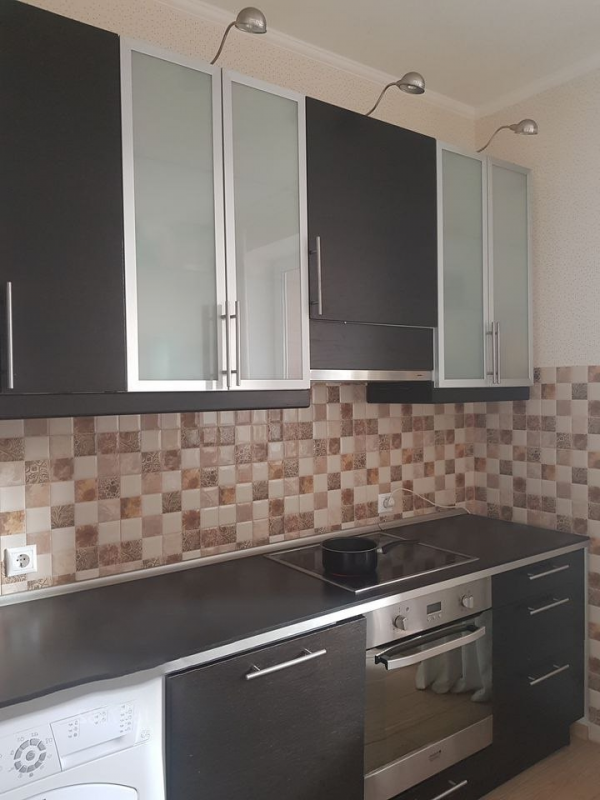 Сдаётся просторная и светлая однокомнатная квартира с косметическим ремонтом, мебелью и техникой на - Новотроицк