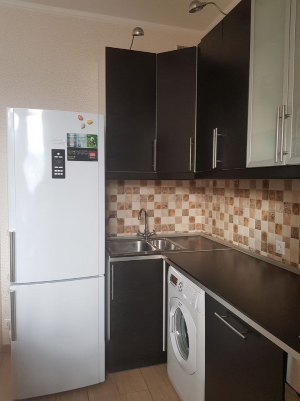 Сдаётся просторная и светлая однокомнатная квартира с косметическим ремонтом, мебелью и техникой на - Новотроицк