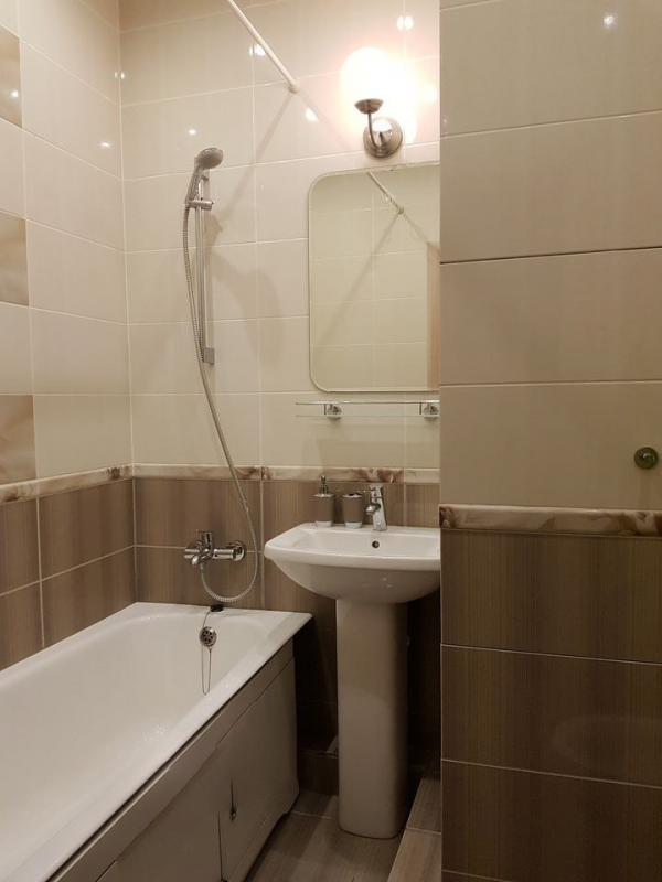 Сдаётся просторная и светлая однокомнатная квартира с косметическим ремонтом, мебелью и техникой на - Новотроицк