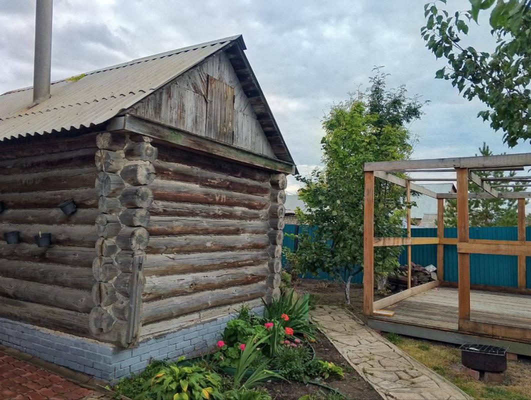 Продается уютный и просторный дом площадью 200 м², расположенный на живописном участке в 8 соток по - Гай