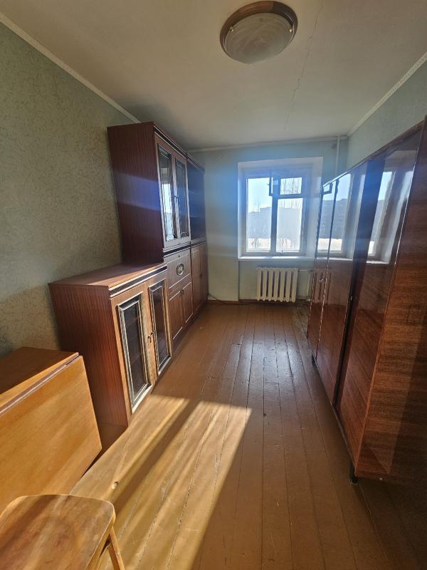 🌟 Продается уютная двухкомнатная квартира! 🌟

🔑 Описание:
- 📍 Отличный район города
- 🏢 Кирпичный до - Новотроицк