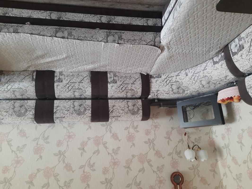 Продам угловой диван в отличном состоянии цена 20000.самовывоз. - Не указан