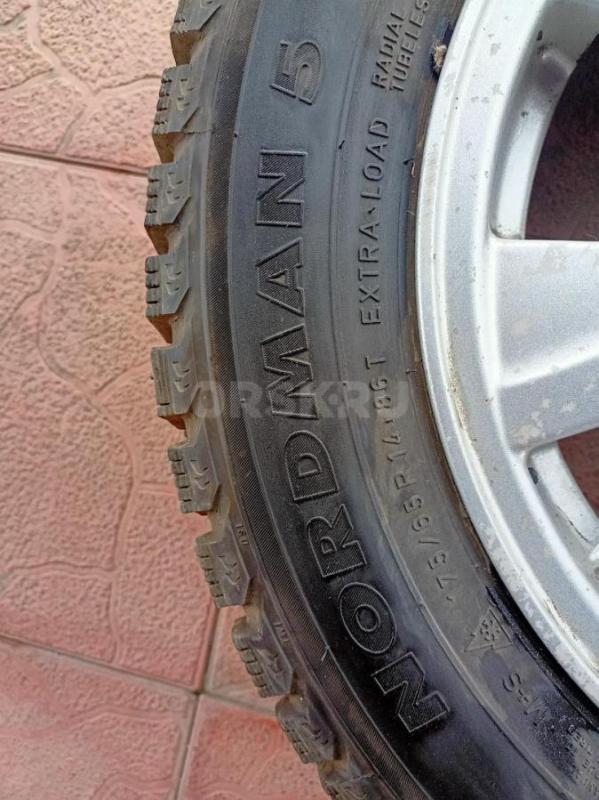 Продам комплект зимних колёс 175/65R14 86T XL NOKIAN NORDMAN 5 на литых дисках, в идеальном состояни - Орск