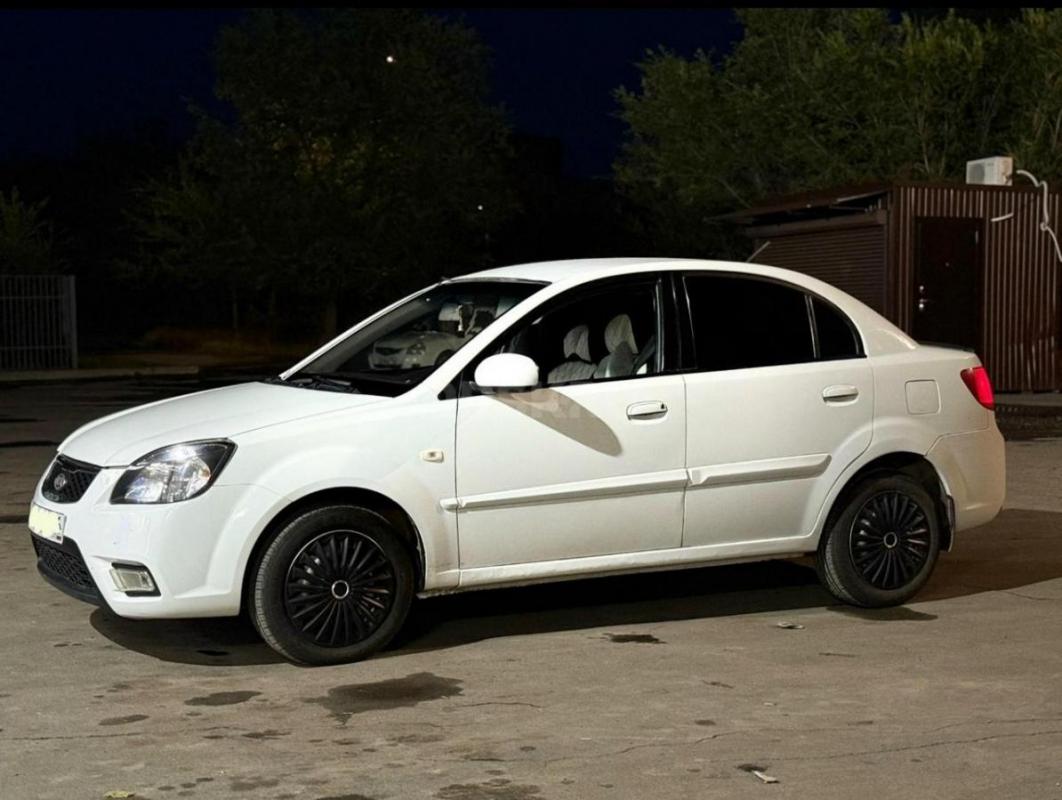 KIA RIO 2 RESTYLING
Продажа от собственника 
Чистый и ухоженный автомобиль 
Коробка механика как - Орск