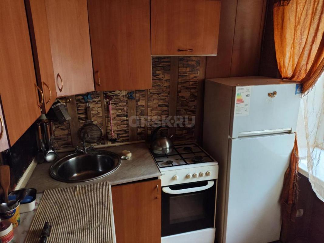 Продаётся уютная двухкомнатная квартира (распашонка), комнаты раздельные, общей площадью 48.2 квадра - Орск