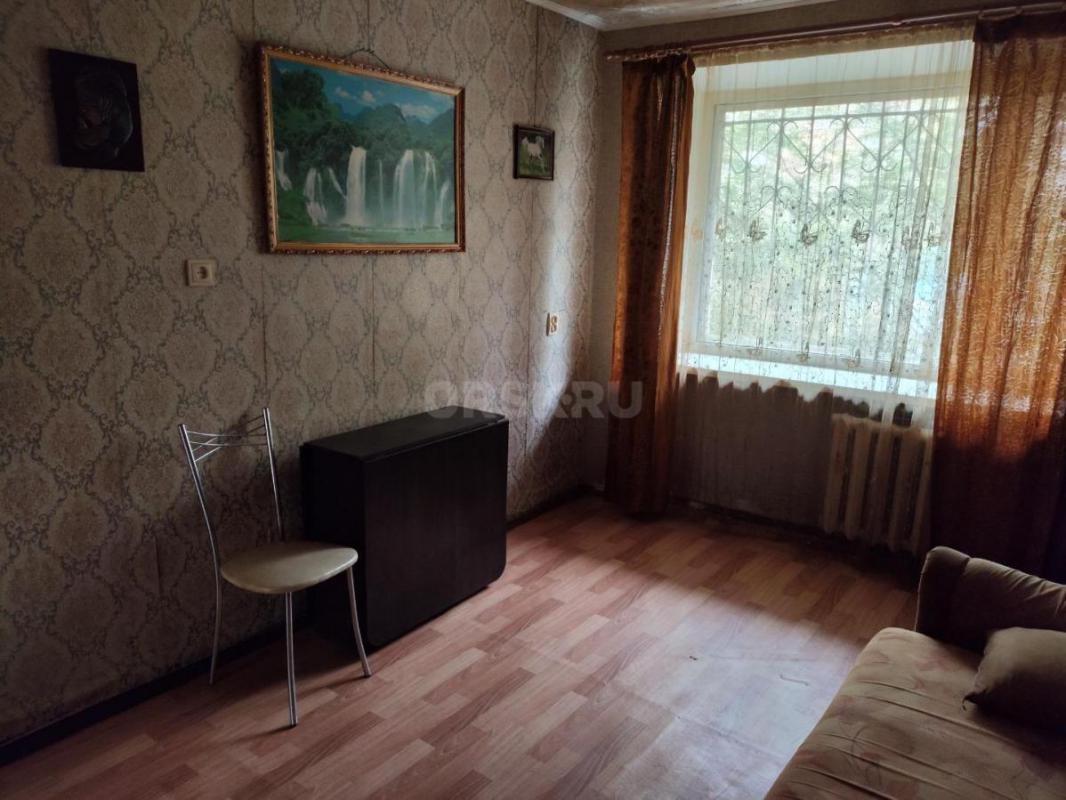 Продаётся уютная двухкомнатная квартира (распашонка), комнаты раздельные, общей площадью 48.2 квадра - Орск