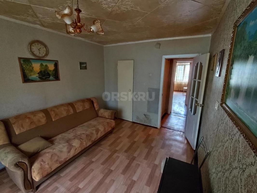 Продаётся уютная двухкомнатная квартира (распашонка), комнаты раздельные, общей площадью 48.2 квадра - Орск