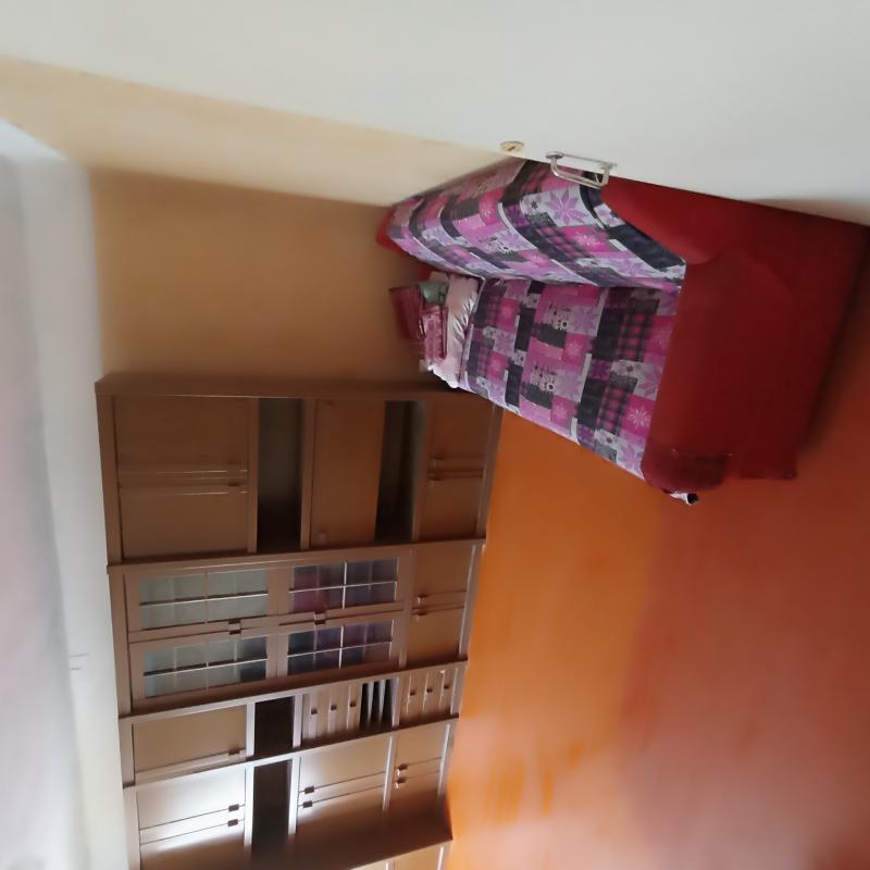 Продаю большую квартиру с раздельными ходами рядом с 6 школой, требуется ремонт, но квартира жилая, - Новотроицк