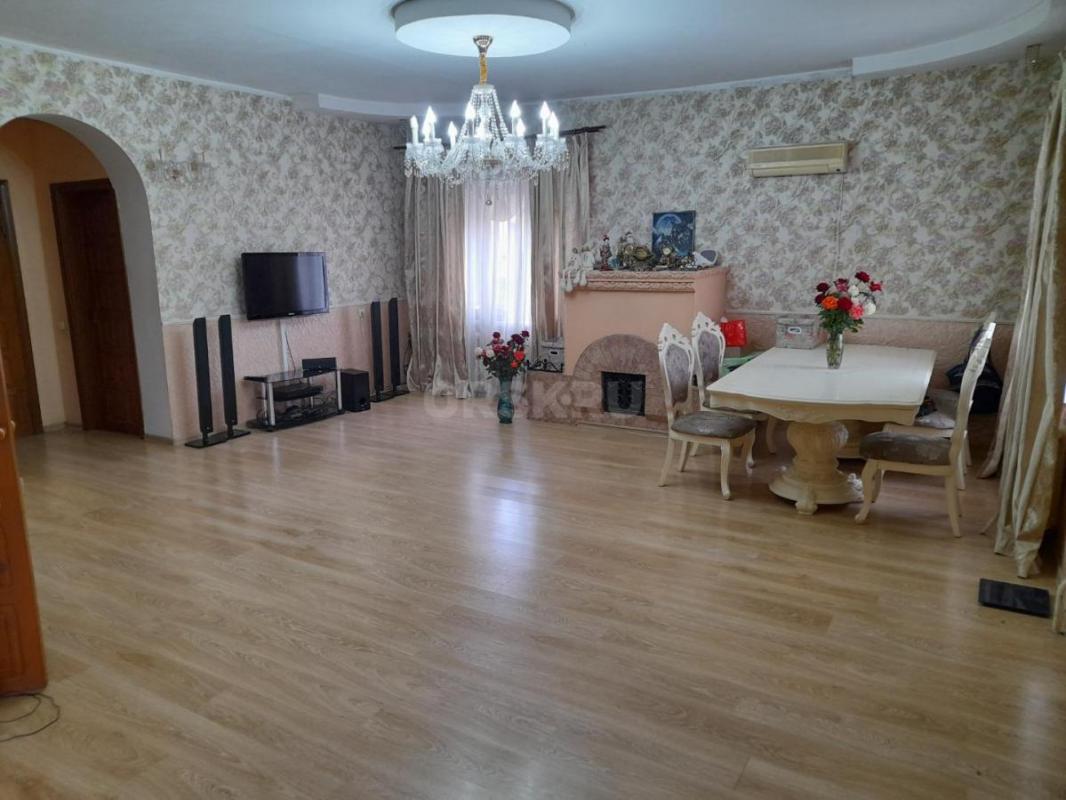 Продам дом в тихом районе возле телевышки, при этом в пешей доступности до центра города. - Орск