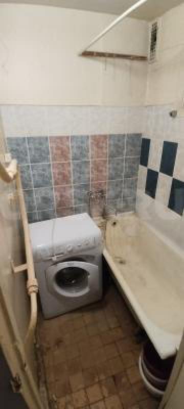 Продам двухкомнатную квартиру, расположенную на 3-м этаже пятиэтажного панельного дома по ул. - Орск