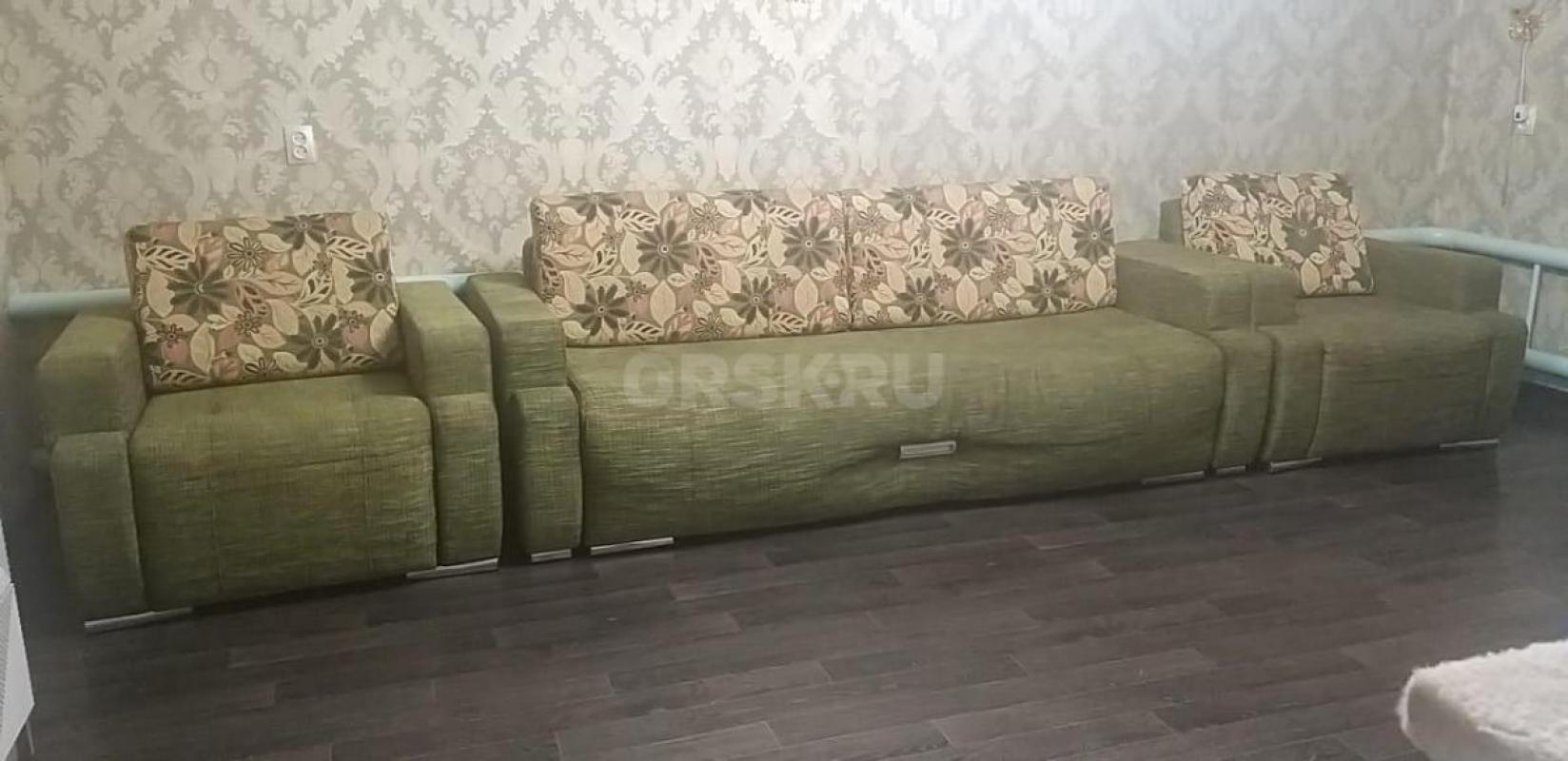 Диван _Книжка_15тыс; и два кресла по 4 тыс каждое. - Орск