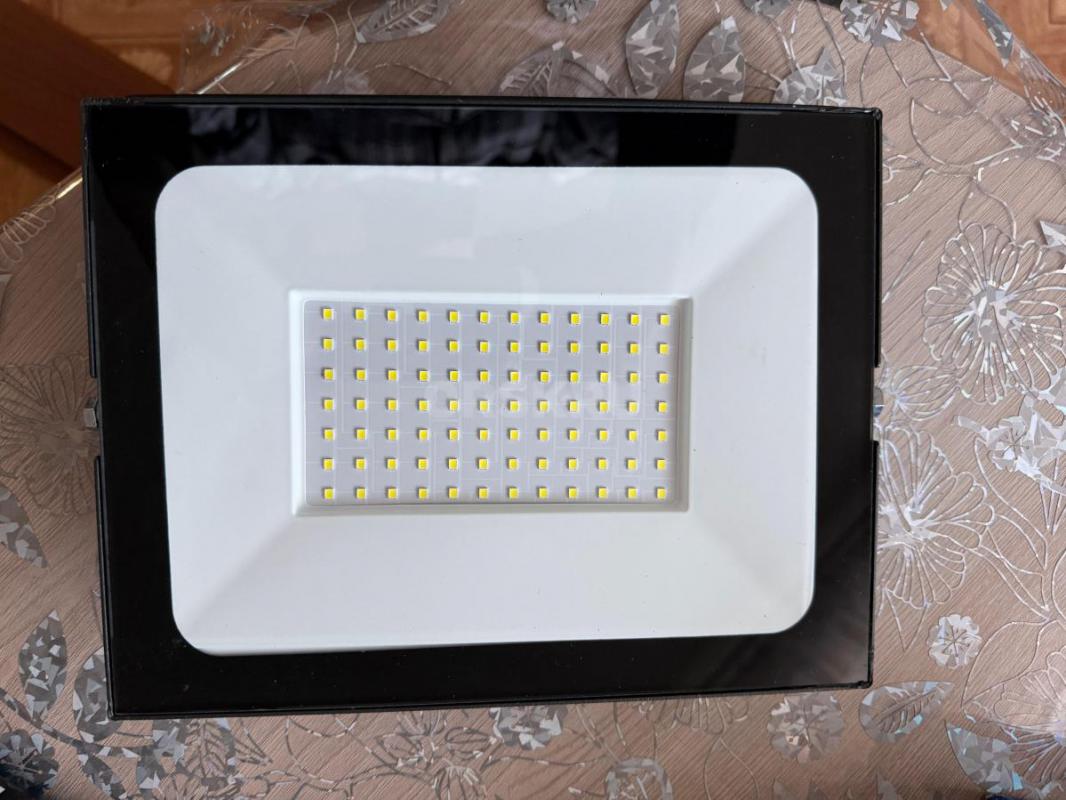 Продам прожектор светодиодный (100Вт) Glanzen FAD-0010-100 в отличном состоянии, в наличии 2шт. - Орск