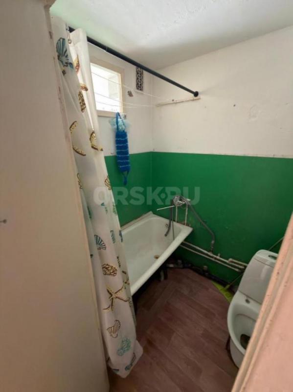 Сдам 1 комнатную квартиру на длительный срок,теплая и светлая квартира на 3 этаже,в шаговой доступно - Орск