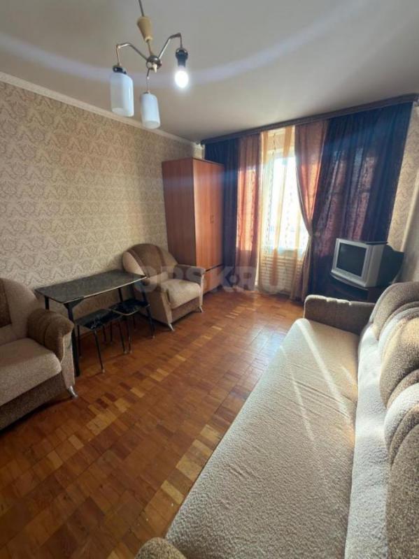 Сдам 1 комнатную квартиру на длительный срок,теплая и светлая квартира на 3 этаже,в шаговой доступно - Орск