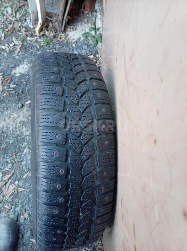 Шины на дисках зимние шипованные на Ларгус в хорошем состоянии, все шипы на месте. - Орск