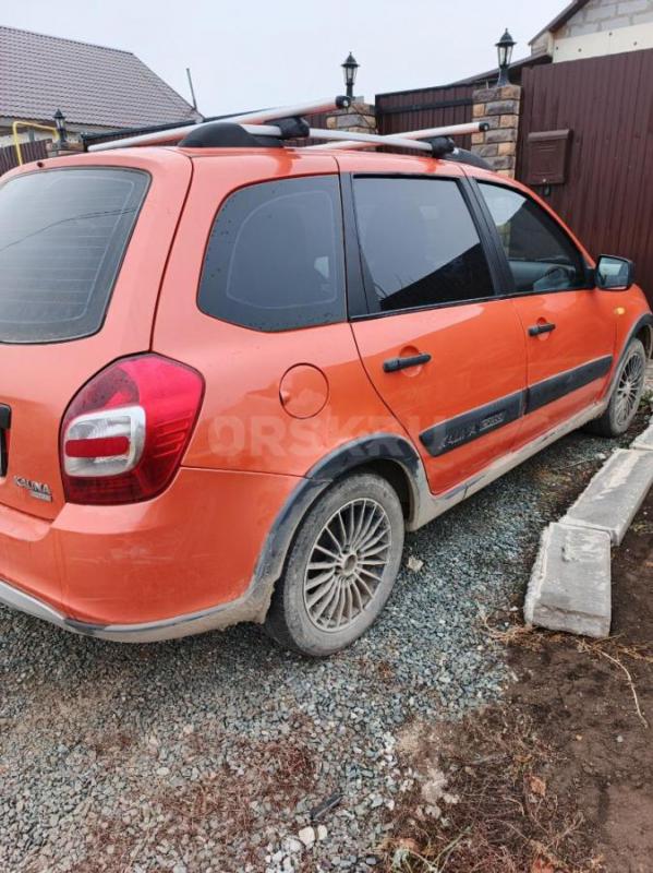 В отличном состоянии есть рыжик на задней двери без вложений на новой зимней резине р 15 АБС кондици - Орск