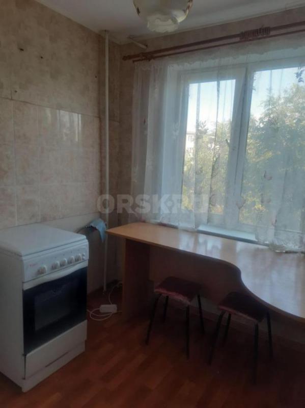 Продаётся уютная двухкомнатная квартира площадью 44.4 квадратных метра на третьем этаже пятиэтажного - Орск