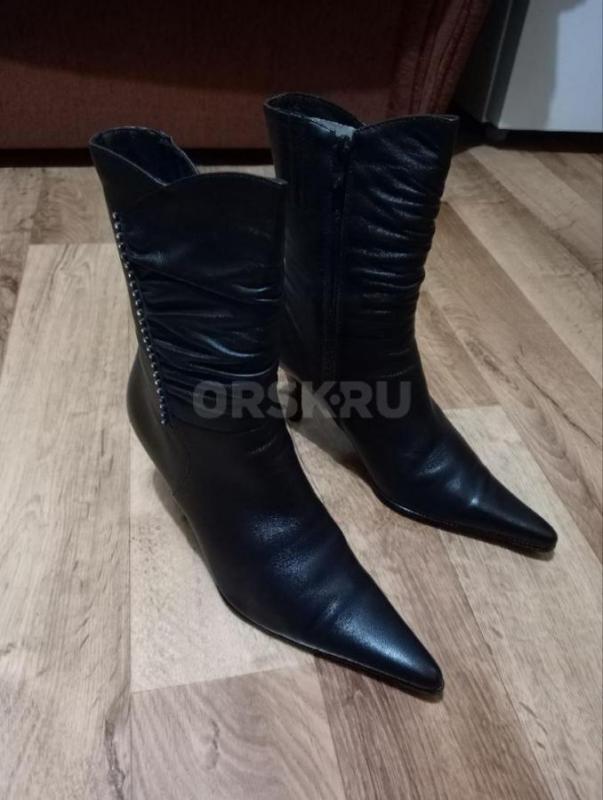 Продам женские,демисезонные сапоги в отличном состоянии,38 р. - Орск