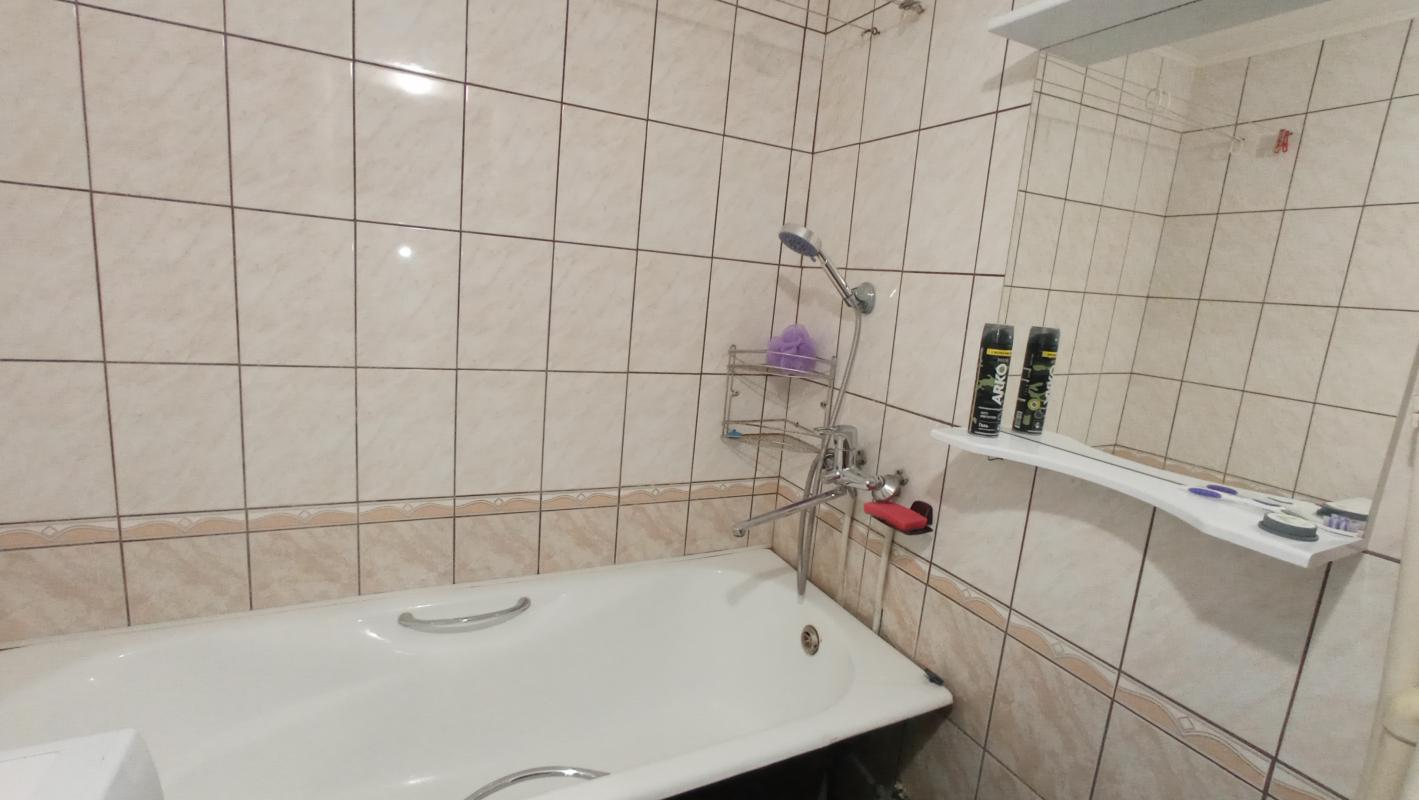 Продается солнечная, теплая 2 комнатная квартира улучшенной планировки, двор благоустроен в 2023 год - Новотроицк