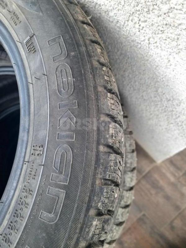 Шипованые шины Nokian 185/60/15 в отличном состоянии. - Орск