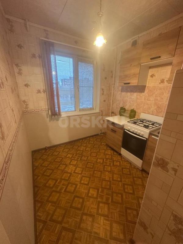 Продам тёплую 2-х комнатную квартиру-распашонку в спокойном районе, ост. - Орск