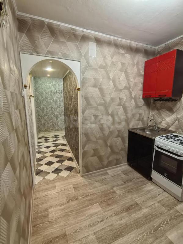 Продается двухкомнатная квартира в пятиэтажном доме на пятом этаже. - Орск