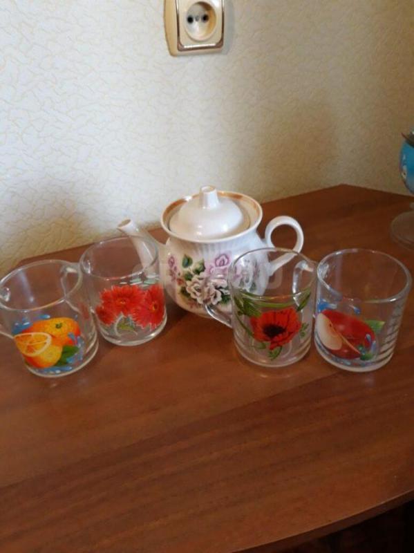 Сервиз ( чайник, молочник, сахарница, 4-ре  чайные кружки, 2-е суповые кружки) -700 руб., второе фот - Орск