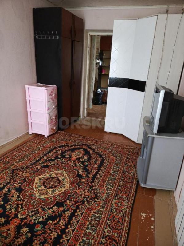 Сдам 2 смежные комнаты с балконом в общежитии на гудроне по адресу ул петровского дом 12а на длитель - Орск