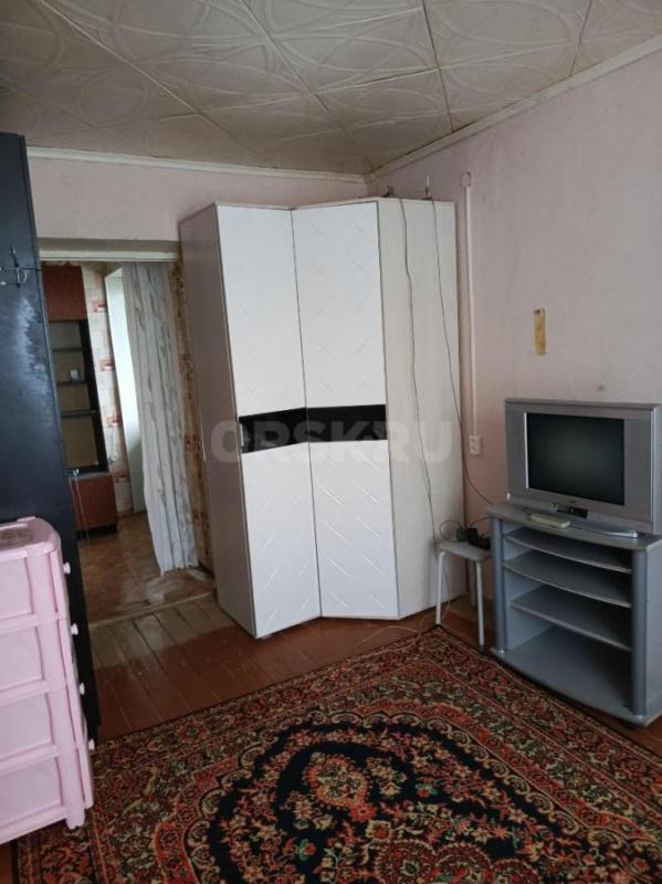 Сдам 2 смежные комнаты с балконом в общежитии на гудроне по адресу ул петровского дом 12а на длитель - Орск