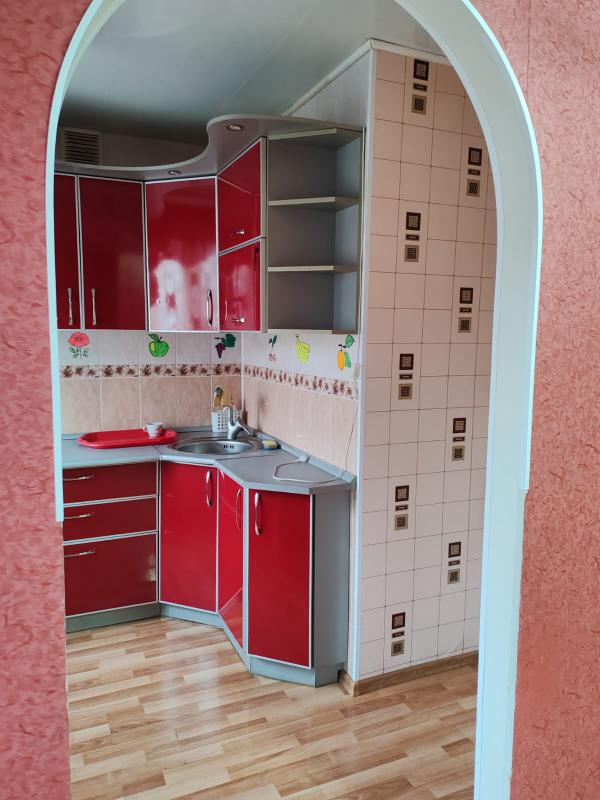 Продам в центре города уютную 2- комнатную квартиру ( распашонка). - Новотроицк