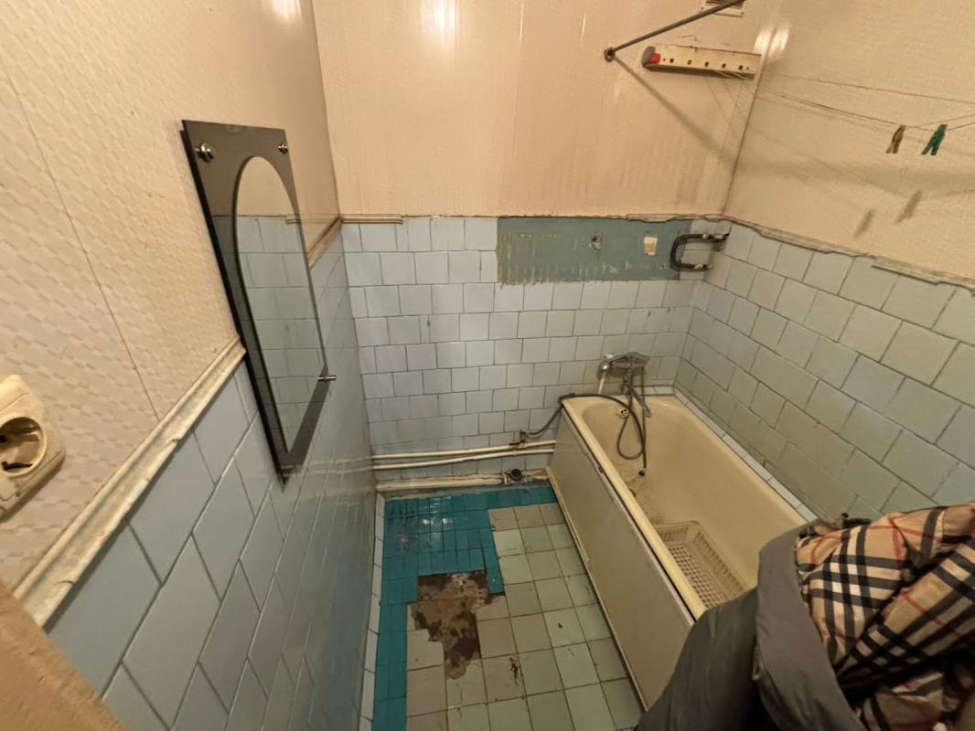 Представляю вашему вниманию 1 комнатную (Старого типа) светлую и просторную квартиру на 3 этаже в пр - Новотроицк