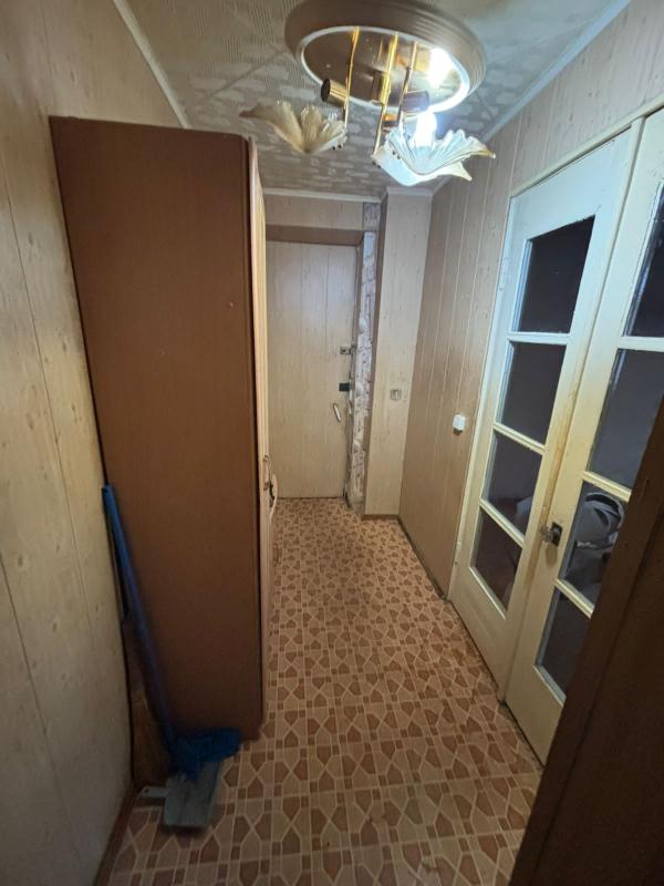 Представляю вашему вниманию 1 комнатную (Старого типа) светлую и просторную квартиру на 3 этаже в пр - Новотроицк