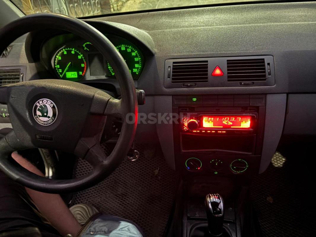 Продам личный автомобиль, в хорошем состоянии, кузов не гнилой, музыка установлена, подлокотник. - Орск