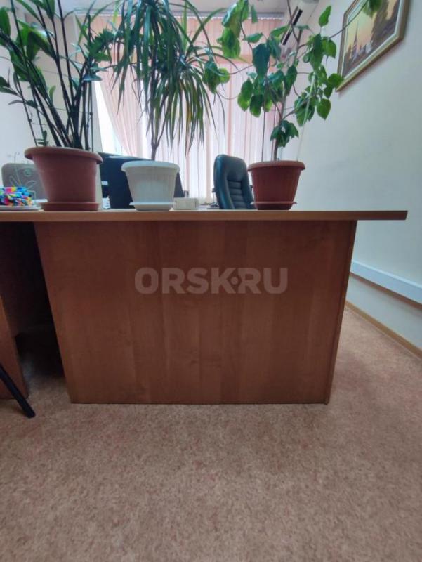 СРОЧНО, в связи с переездом Продаются
Офисные столы в хорошем состоянии. - Орск