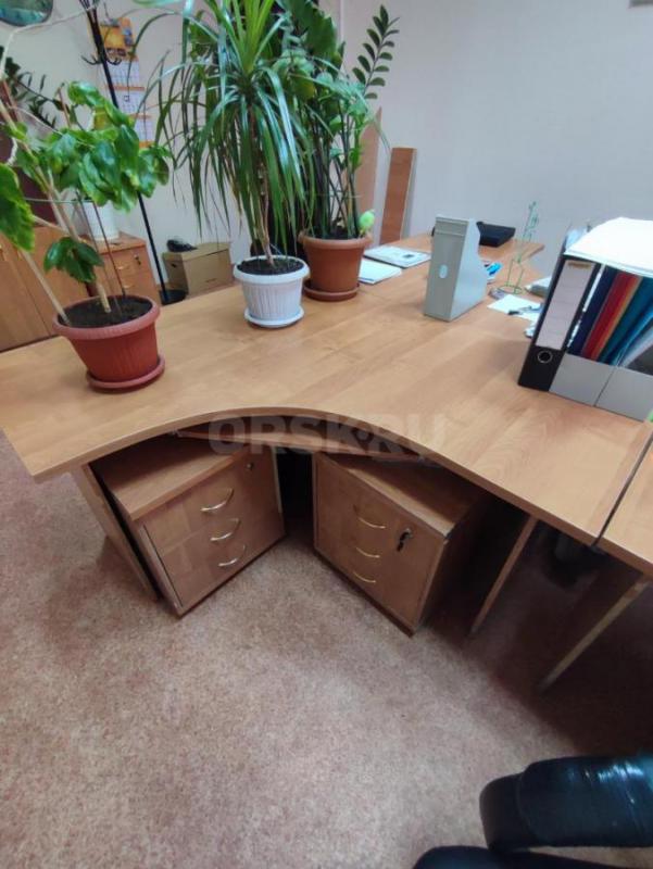 СРОЧНО, в связи с переездом Продаются
Офисные столы в хорошем состоянии. - Орск