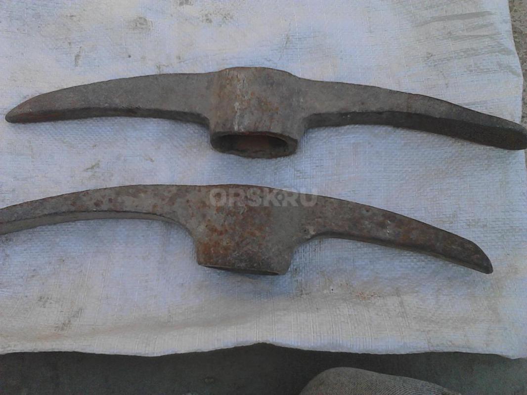 Продам бидон 5л алюм.; вентили стальные 40,50,80; кувалды, молотки; кирки; ломы стальные. - Орск