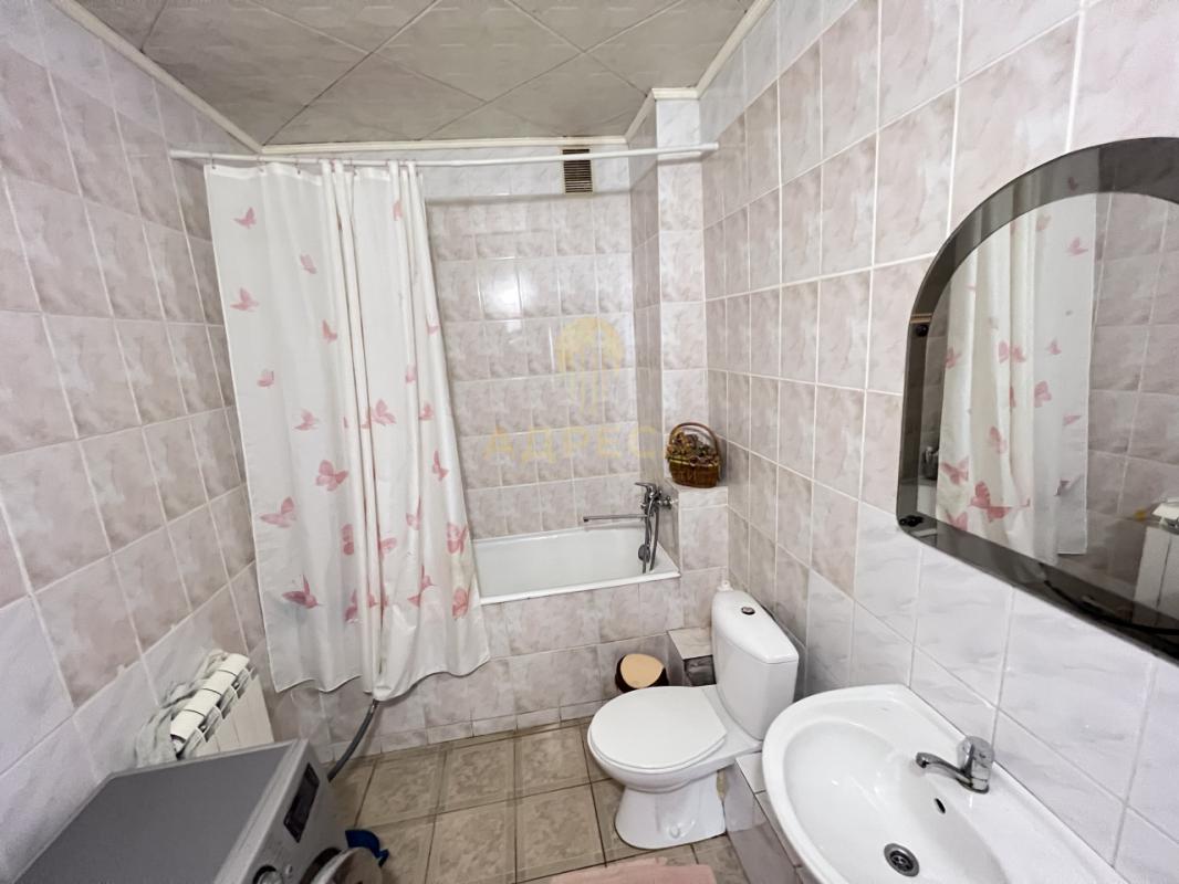 Продаётся 2-х этажный дом с земельным участком площадью 9 соток. - Кувандык