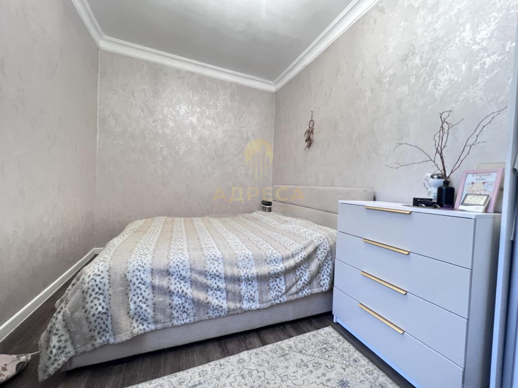 Продается шикарная СТАЛИНКА! 3-x комнатная квартира на 1-м этaже 4-х этажнoгo дoма! - Оренбург