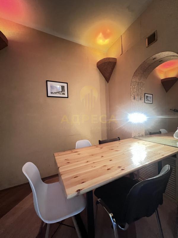 Продается шикарная СТАЛИНКА! 3-x комнатная квартира на 1-м этaже 4-х этажнoгo дoма! - Оренбург