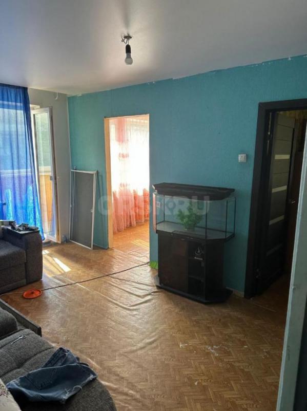 Продается 1/2 доля просторной трехкомнатной квартиры , ул. - Орск