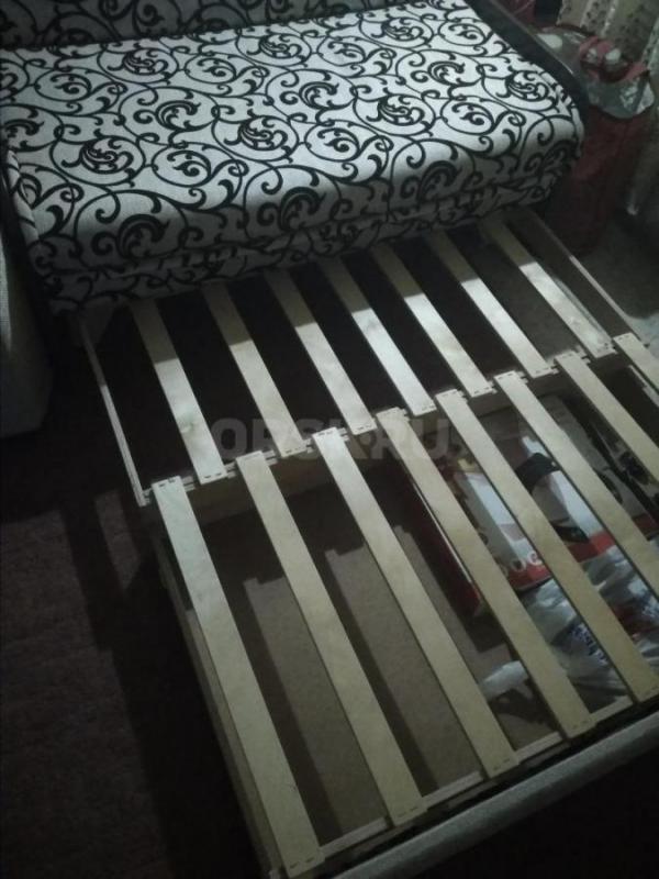 срочно продам диван в отличном состоянии 142*200,выкатной механизм,ящик для белья - Новотроицк