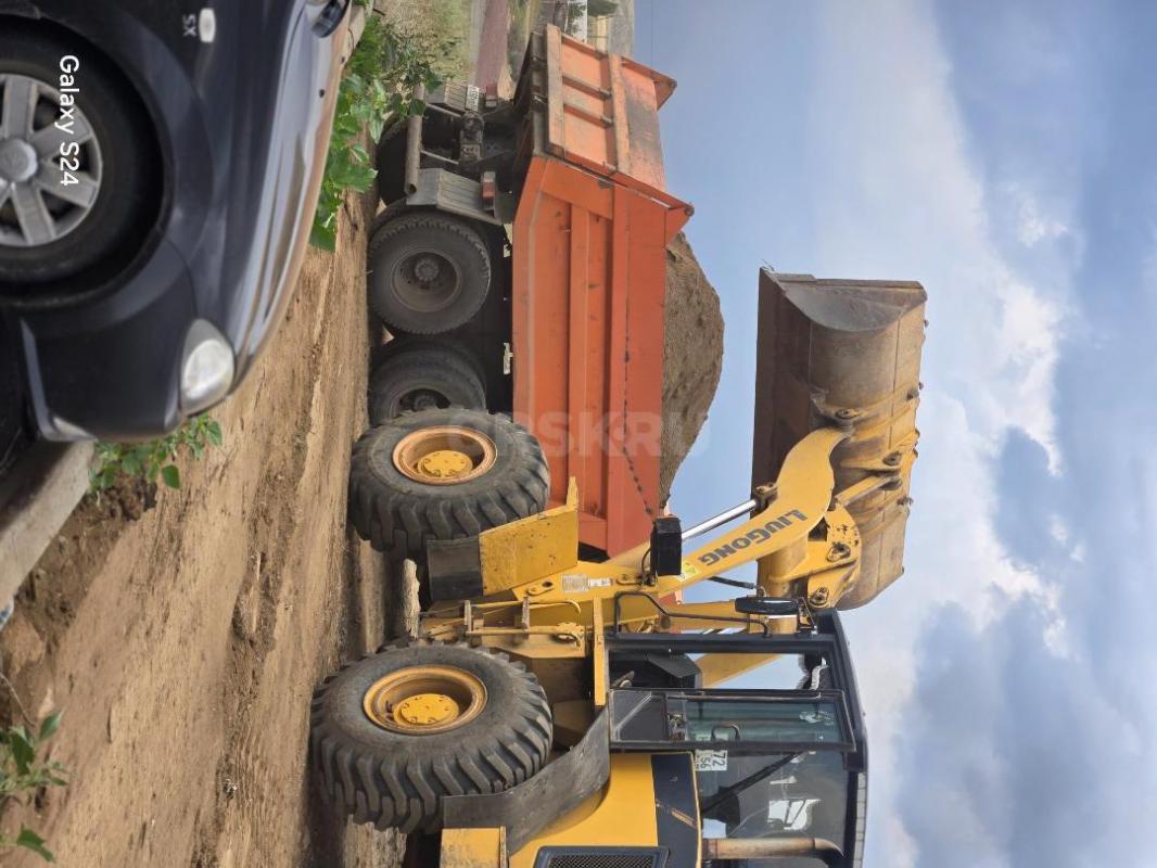 Оказываем услуга фронтальный погрузчик 
Камаз самосвал 
Камаз Манипулятор 
Экскаватор погрузчик - Орск